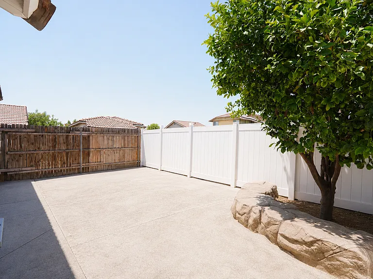12549 Lasselle St — Photo 3
