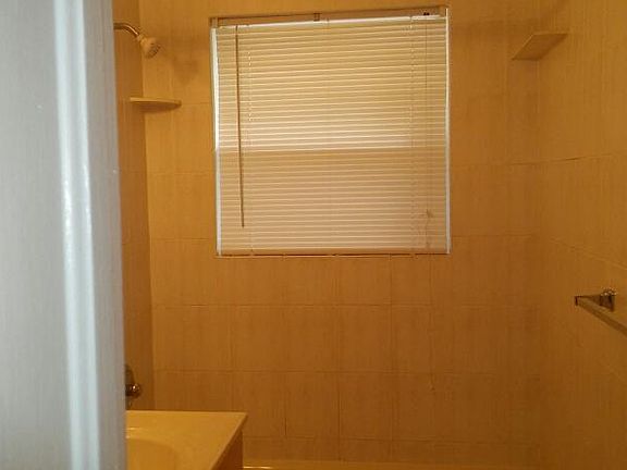3rd image of 300 SW 32nd Ave