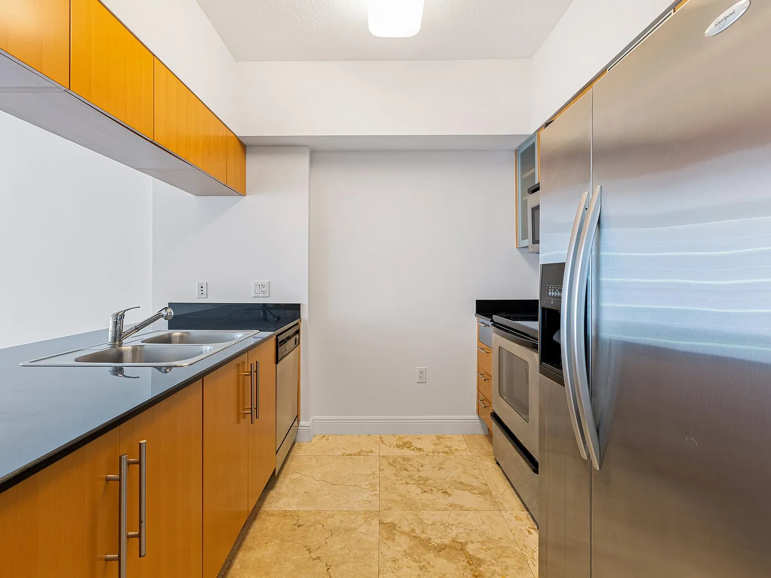 1 bed, 825 sqft, $2,600 — Photo 2