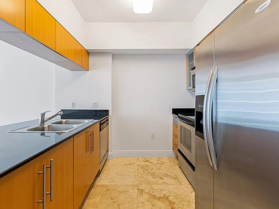 1750 N Bayshore Dr #2409