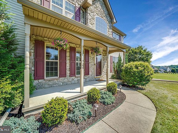 3rd image of 130 Turners Pond Dr