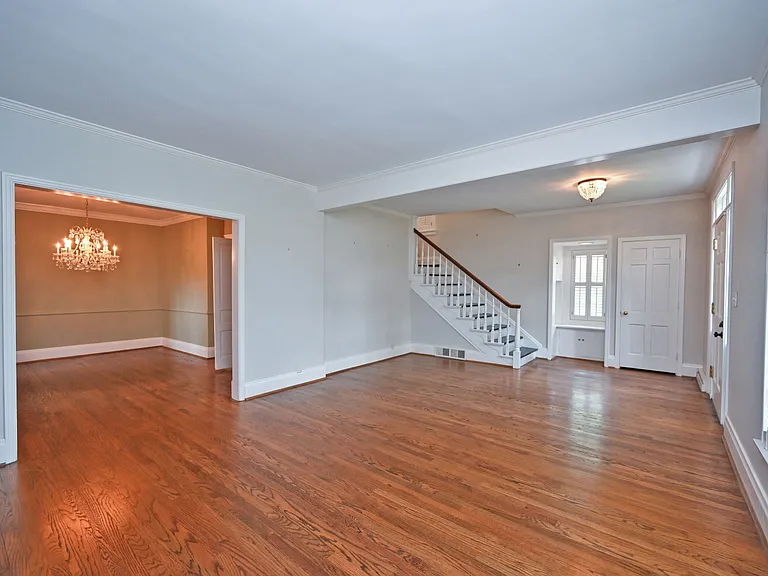 6900 Drake Rd — Photo 8