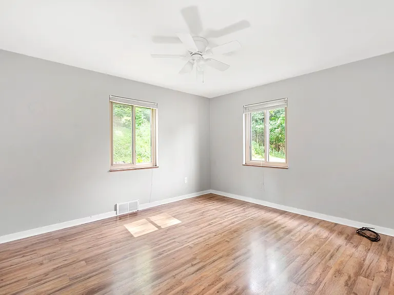 5649 Library Rd — Photo 11