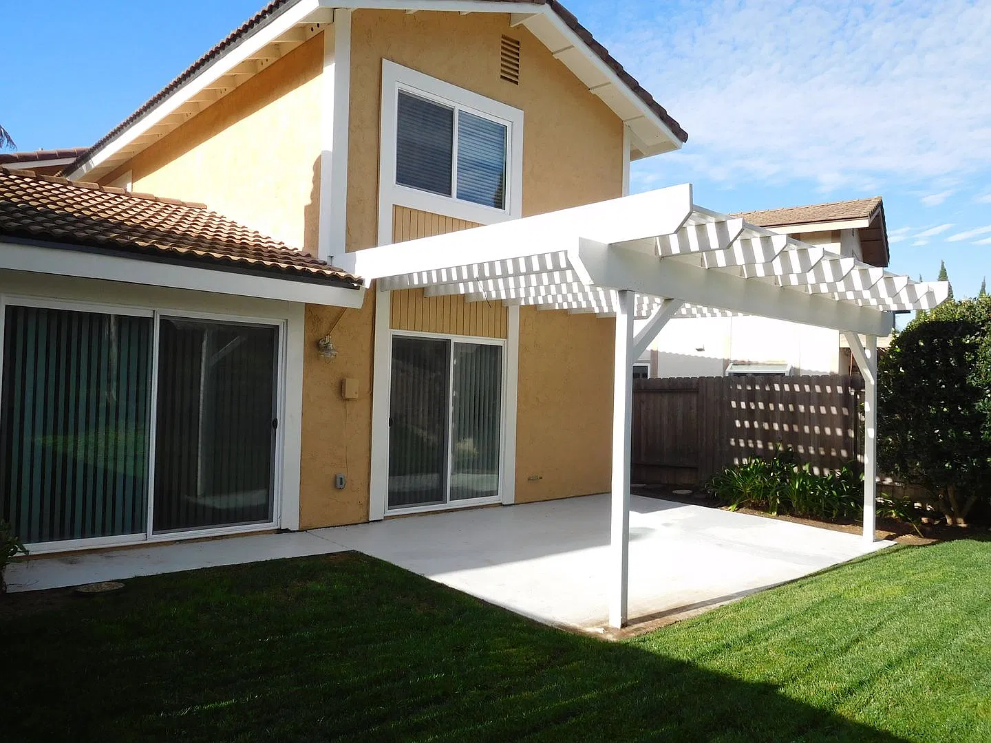 Spacious, 3BD/2.5BA Duplex with Large Fenced Yard: Close to Schools, Golf, Town! — Photo 4