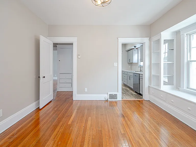 10712 Fidelity Ave #UP — Photo 7