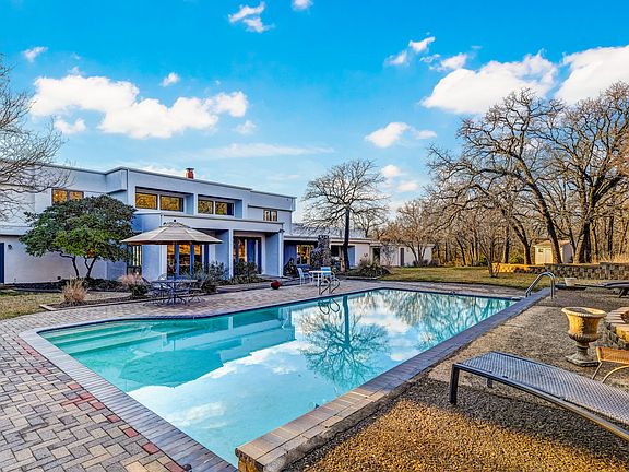 4th image of 1094 Thornridge Cir