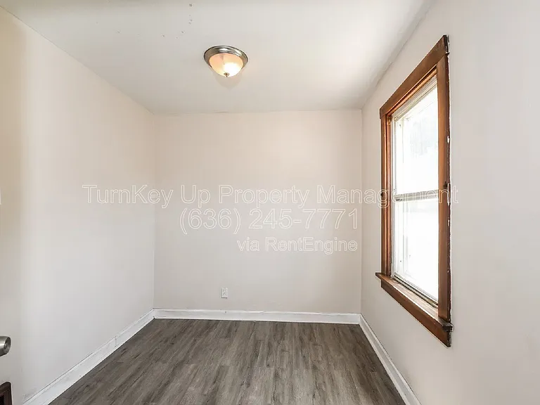 422 Plaza Ave — Photo 9