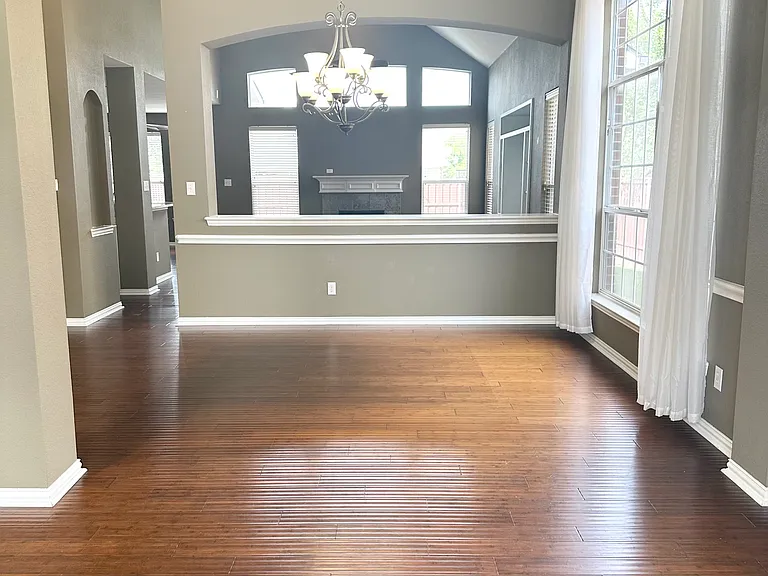 806 Cascades Dr — Photo 9