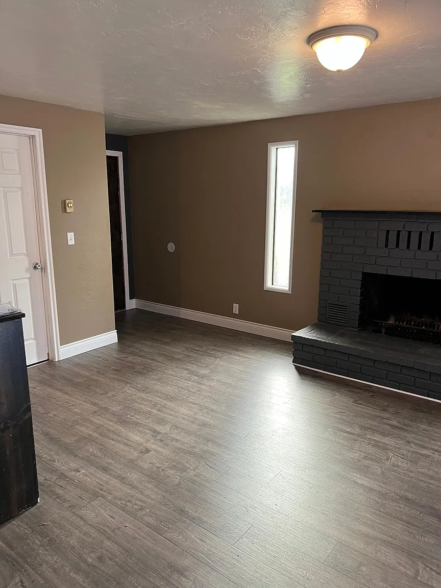 5035 D St photo 1