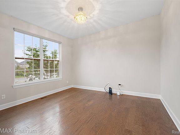 4th image of 47861 Fieldstone Dr