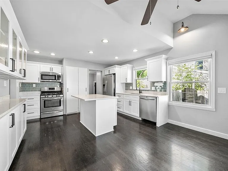 2420 Harwood Ave — Photo 2