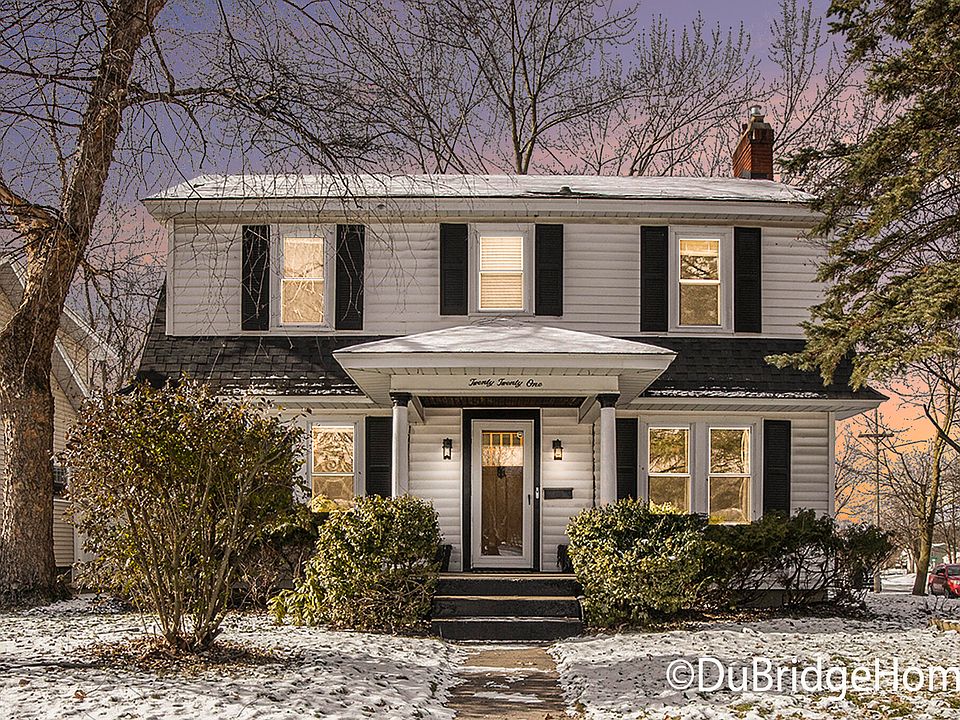 1st image of 2021 Oakwood Ave NE