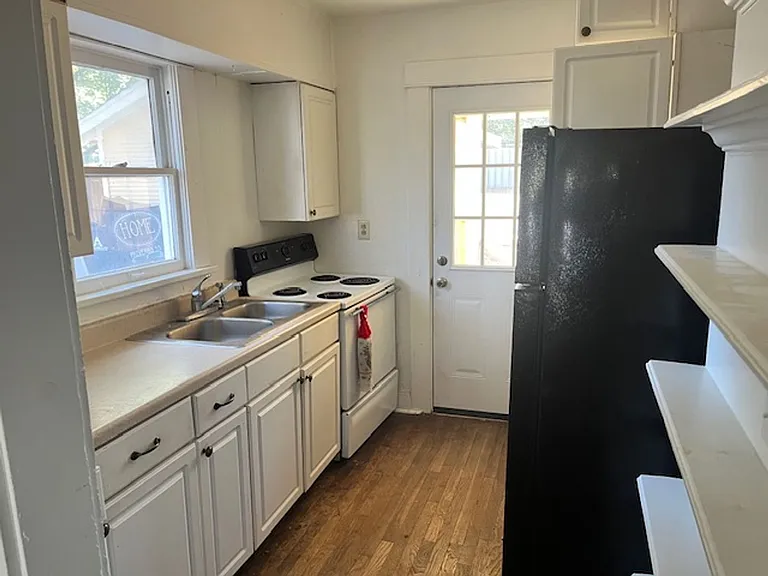 4239 SW 9th Ave — Photo 8