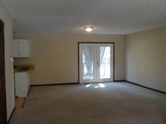 5th image of 54 East Ln