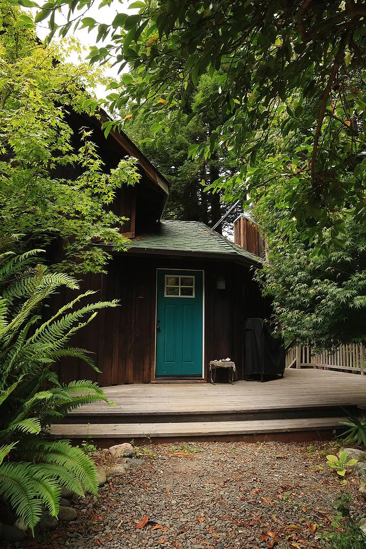 Unique Cabin in the Forest — Photo 2