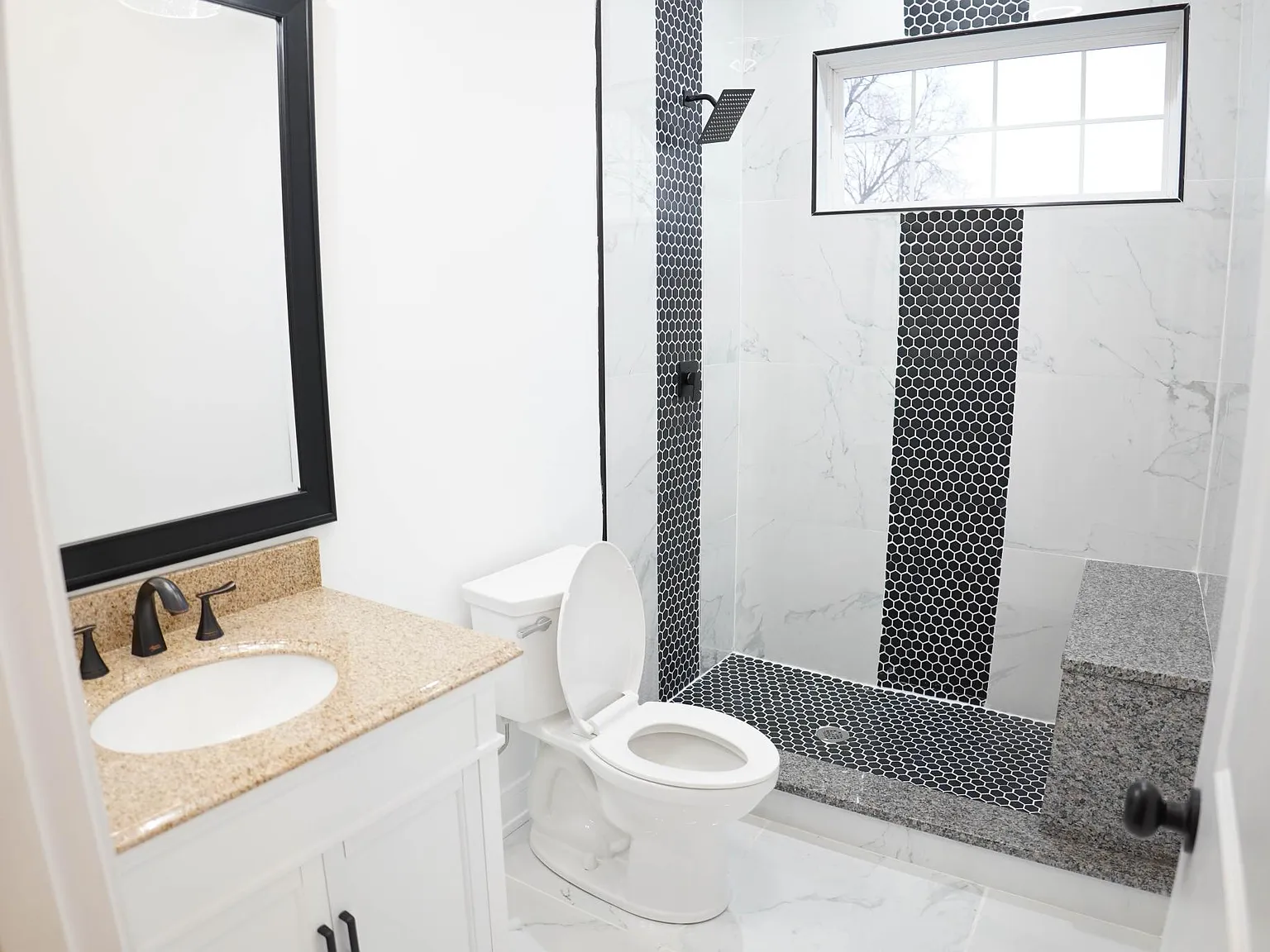 4039 W Carroll Ave — Photo 1