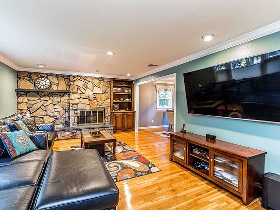 2nd image of 569 Grimm Pl