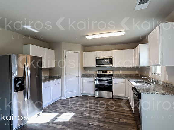 5th image of 813 Dove Pl
