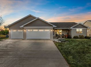 3024 Scarlet Oak Rd, De Pere, WI 54115