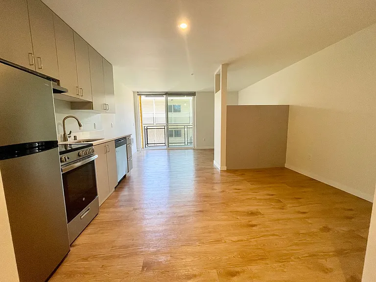 Bayview West Apartments — Photo 16