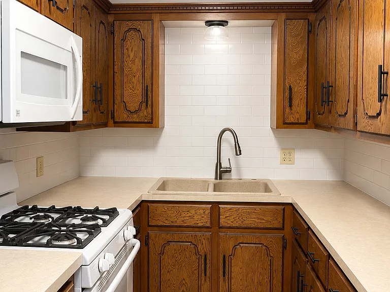 1137 N Bath Ave — Photo 3