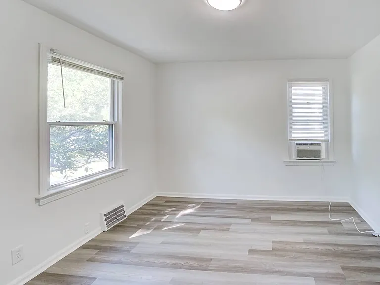 217 Grand Blvd — Photo 9