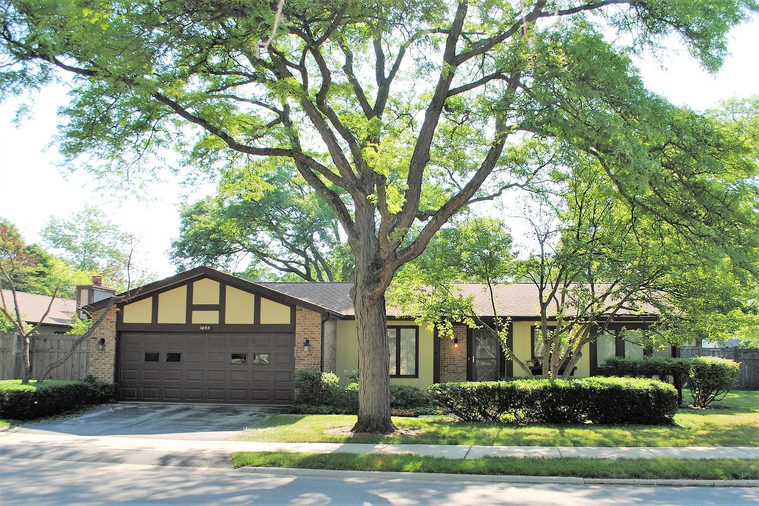 1403 Estate Ln photo 1