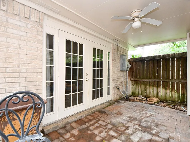 1947 Mayweather Ln — Photo 3