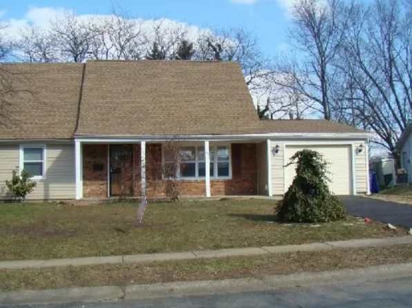 11 Ember Ln, Willingboro, NJ 08046