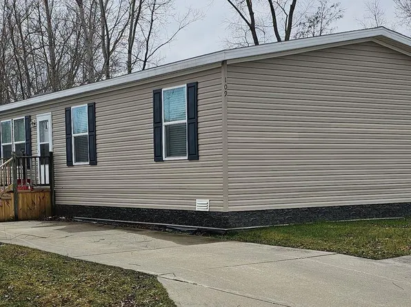 109 Oldbrook Ln, Pt Huron, MI 48060