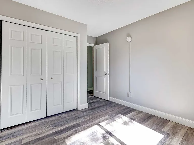 9161 Dunlap Ave — Photo 8