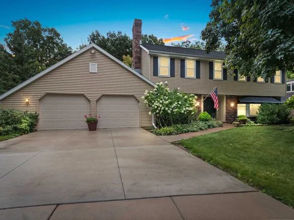 18 S Sunnyslope Ct, Appleton, WI 54914