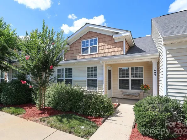 1493 Harpers Inlet Dr, Clover, SC 29710