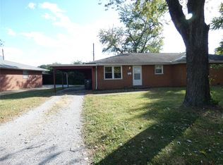 4 Queensway Dr, Belleville, IL 62226