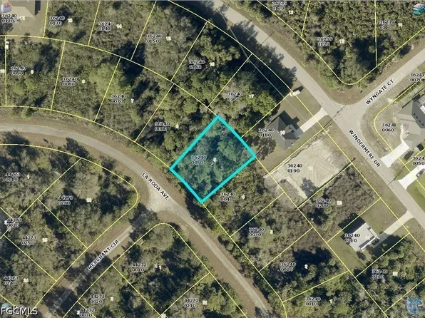 1884 La Roda Ave, Lehigh Acres, FL 33972