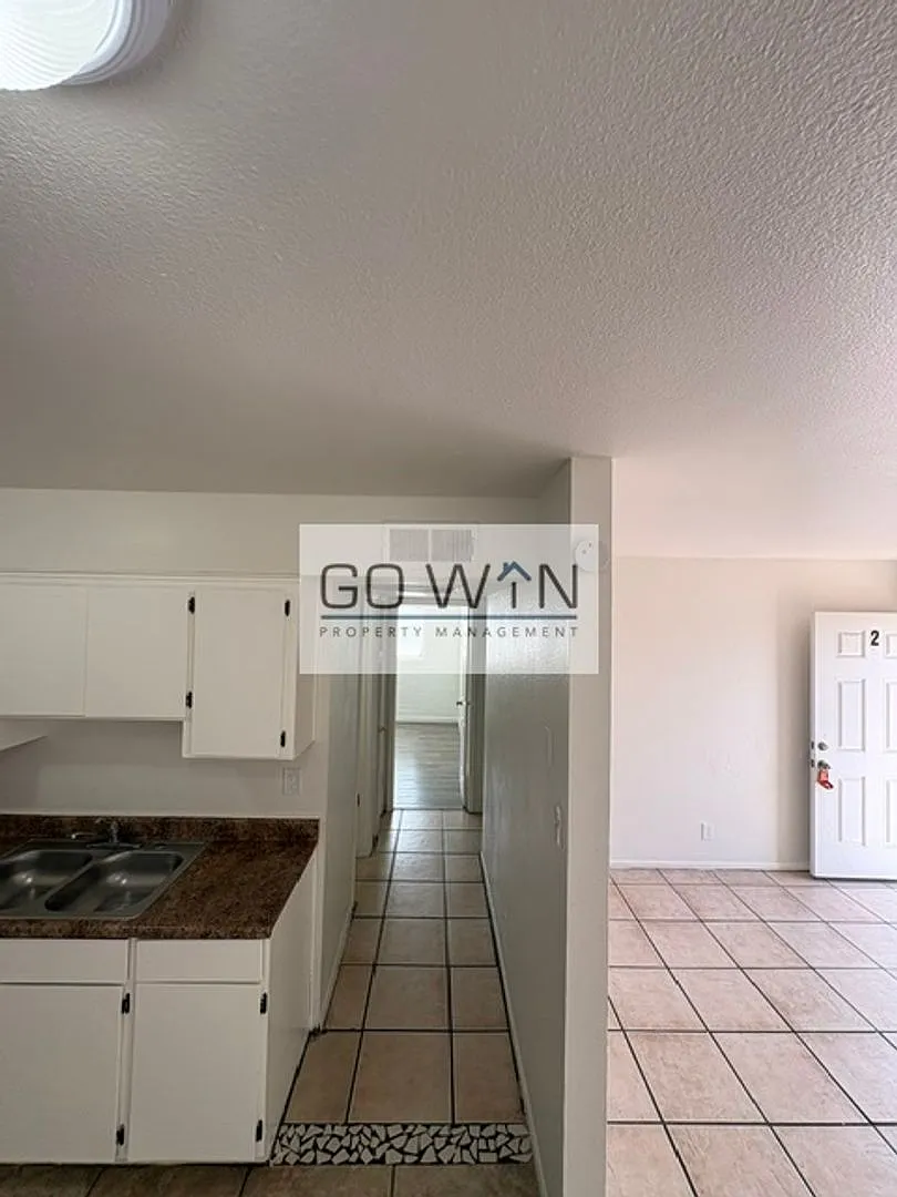 9837 N 11th Ave — Photo 3