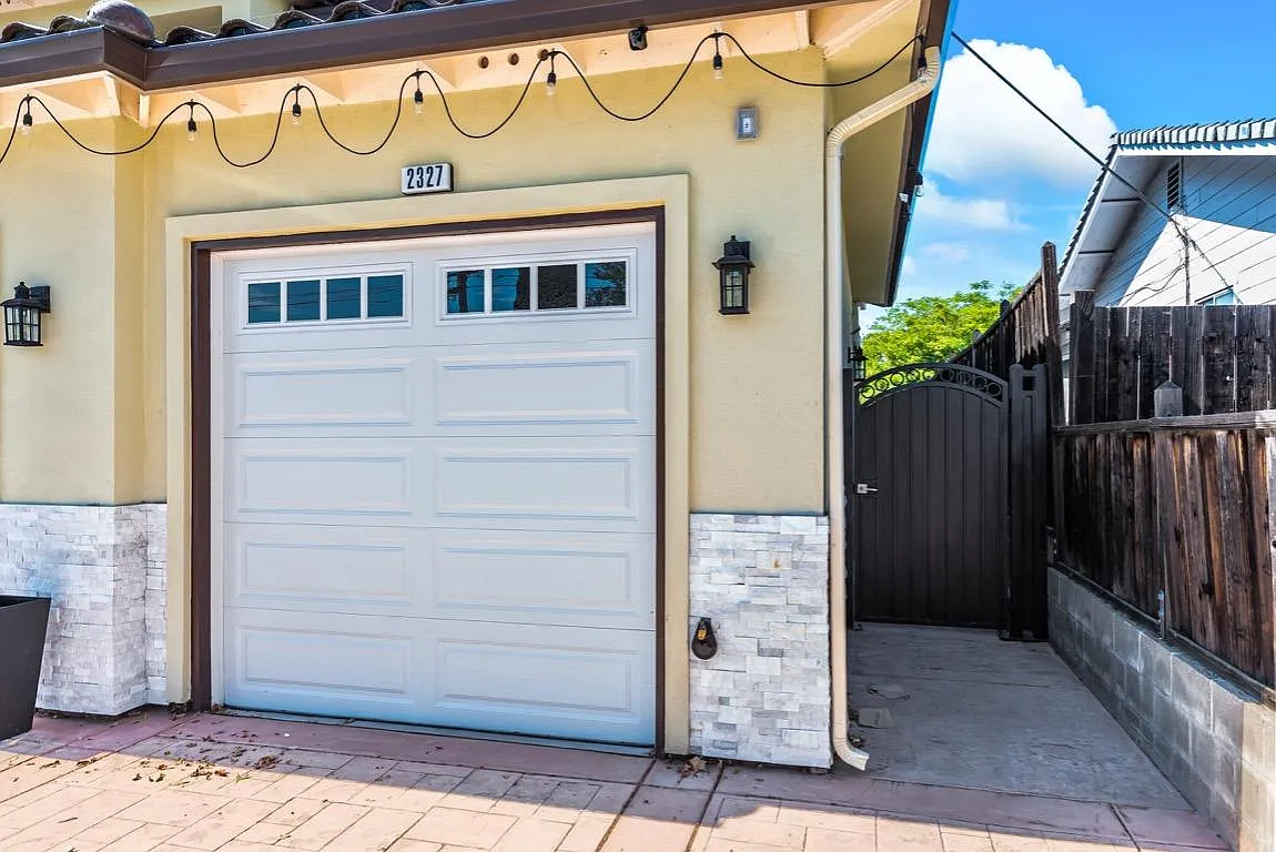 2327 Jackson St — Photo 1