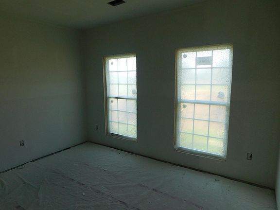 4th image of 75 Mackey Pl