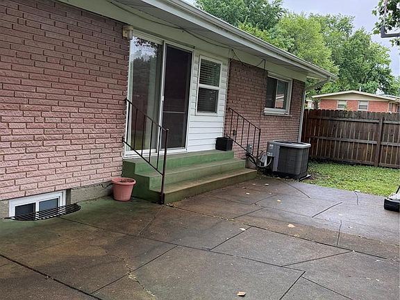 3rd image of 1340 Wadsworth Dr