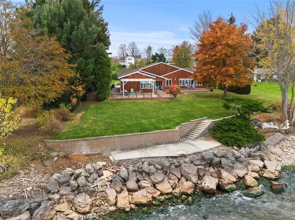 2865 White Birch Cv, Williamson, NY 14589