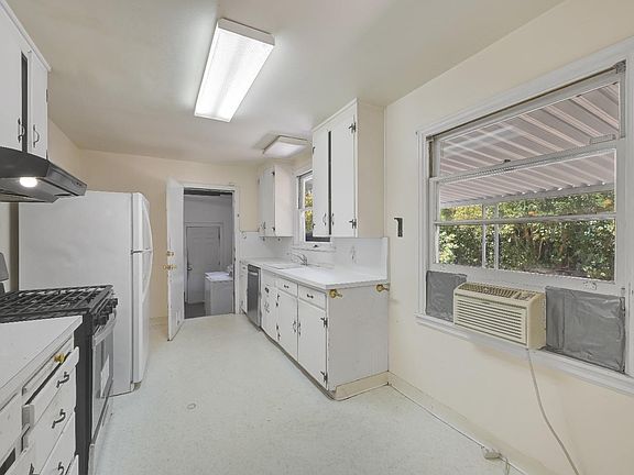 5th image of 1640 Hill Road