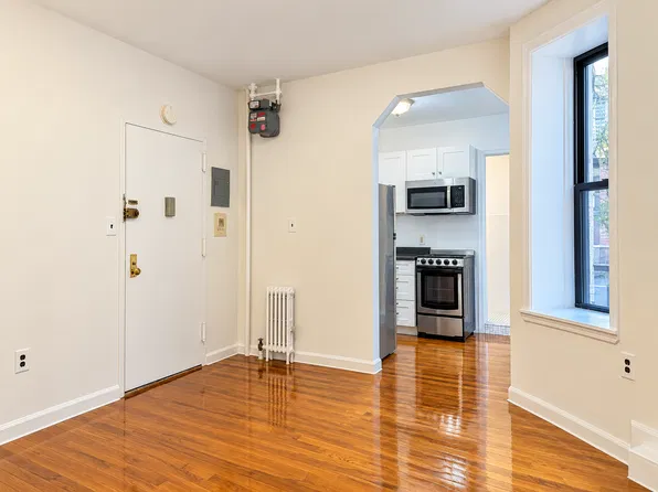 641 Hudson St APT 2B, New York, NY 10014