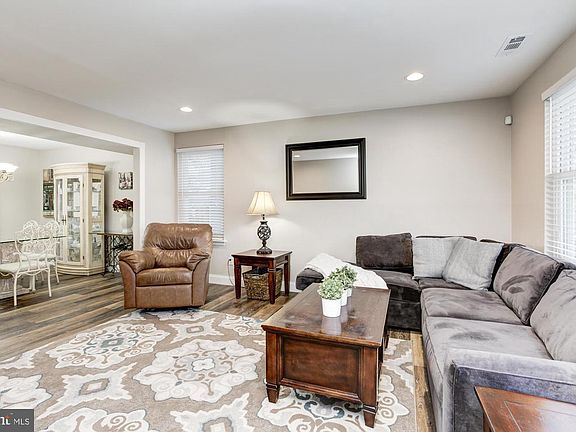 4th image of 416 Stanford Ct