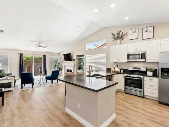 4972 Lake Shore Ct, Fallbrook, CA 92028