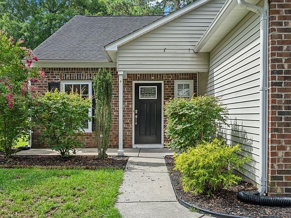 3rd image of 121 Bellegrove Dr.
