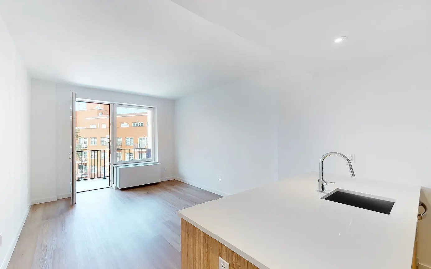 71-82 Parsons Boulevard — Photo 4