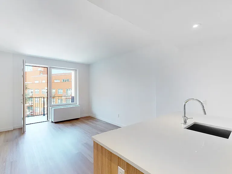 71-82 Parsons Blvd #312 — Photo 5