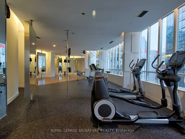 250 Wellington St W #632 — Photo 15