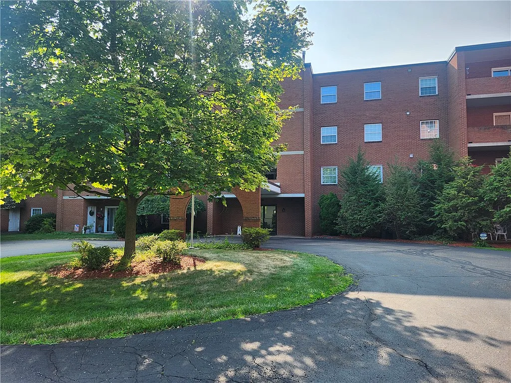 2850 Edgecliff Rd APT 19 photo 1