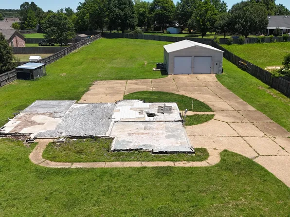 8090 Shelburne Ln E, Southaven, MS 38672